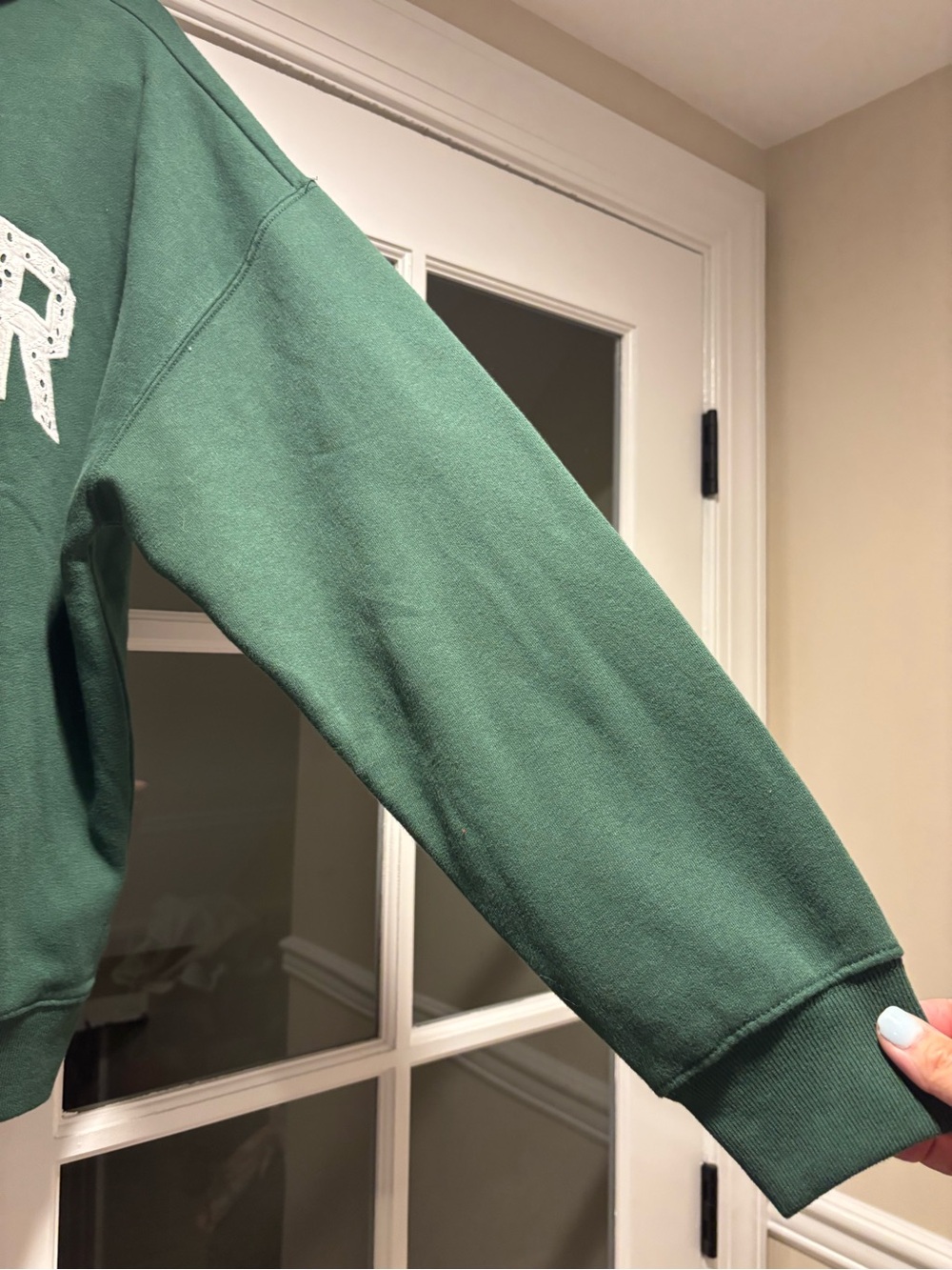 Hollister Green "Senior" Hooded Sweatshirt - Size Medium NWT - Picture 3 of 10